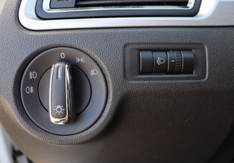 Подержанный автомобиль Skoda Rapid Liftback 2014 года (12 фото)