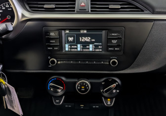 Подержанный автомобиль Kia Rio Sedan 2021 года (15 фото)