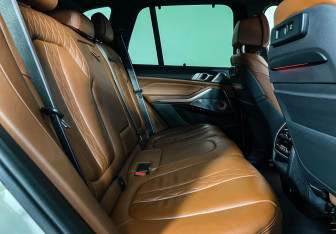 Подержанный автомобиль BMW X5 2019 года (14 фото)