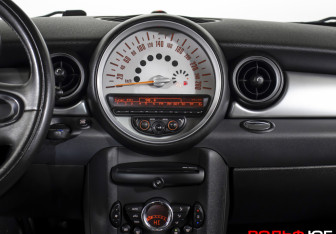 Подержанный автомобиль MINI Hatch 2011 года (14 фото)