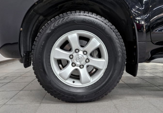 Подержанный автомобиль Toyota Land Cruiser Prado 2019 года (18 фото)