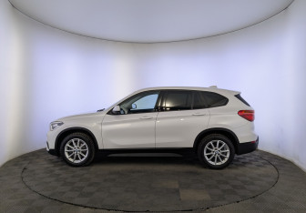 Подержанный автомобиль BMW X1 2017 года (8 фото)