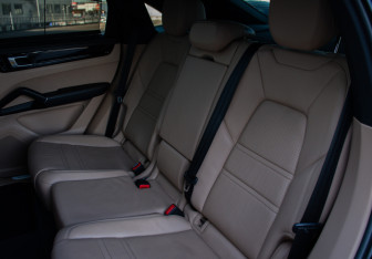 Подержанный автомобиль Porsche Cayenne 2019 года (11 фото)