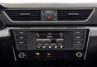 Подержанный автомобиль Skoda Superb Liftback 2016 года (17 фото)