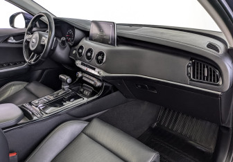 Подержанный автомобиль Kia Stinger 2019 года (13 фото)