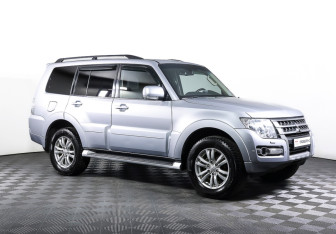 Подержанный автомобиль Mitsubishi Pajero 2015 года (3 фото)