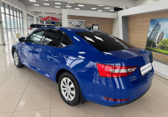 Подержанный автомобиль Skoda Superb Liftback 2019 года (7 фото)