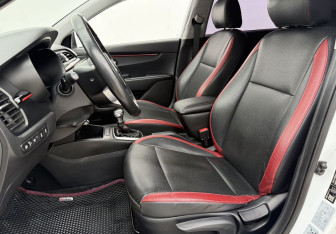 Подержанный автомобиль Kia Rio Hatchback 2019 года (10 фото)