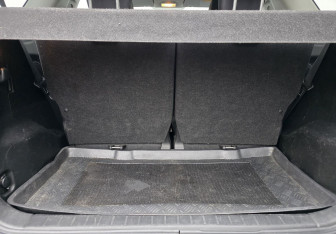 Подержанный автомобиль Suzuki Grand Vitara 2007 года (15 фото)