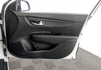 Подержанный автомобиль Kia Rio Sedan 2020 года (24 фото)