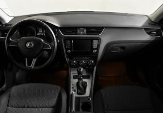 Подержанный автомобиль Skoda Octavia Wagon 2016 года (10 фото)
