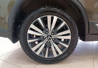 Подержанный автомобиль Mitsubishi Outlander 2020 года (21 фото)