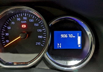 Подержанный автомобиль Renault Sandero 2015 года (23 фото)