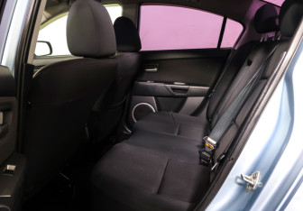 Подержанный автомобиль Mazda 3 Sedan 2006 года (11 фото)