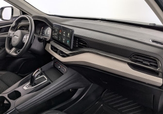 Подержанный автомобиль Haval F7 2023 года (13 фото)