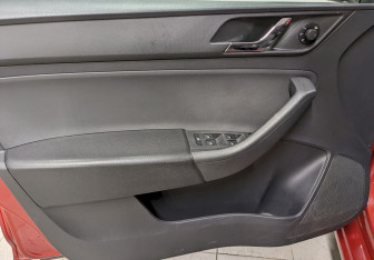 Подержанный автомобиль Skoda Rapid Liftback 2014 года (11 фото)