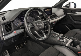 Подержанный автомобиль Audi SQ5 2019 года (17 фото)