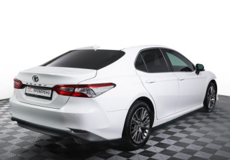 Подержанный автомобиль Toyota Camry Sedan 2019 года (5 фото)