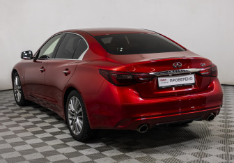 Подержанный автомобиль Infiniti Q50 2017 года (7 фото)