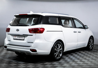 Подержанный автомобиль Kia Carnival 2019 года (5 фото)