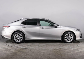 Подержанный автомобиль Toyota Camry Sedan 2021 года (4 фото)