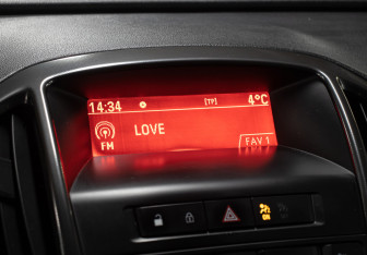 Подержанный автомобиль Opel Astra Hatchback 2011 года (19 фото)