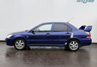 Подержанный автомобиль Mitsubishi Lancer Sedan 2003 года (8 фото)