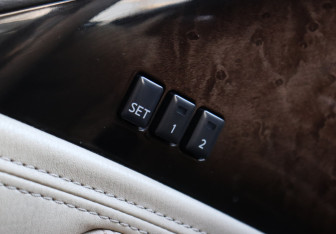 Подержанный автомобиль Infiniti QX56 2010 года (15 фото)