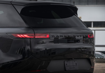 Подержанный автомобиль Land Rover Range Rover Sport 2025 года (10 фото)