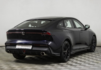 Подержанный автомобиль Changan UNI-V 2023 года (5 фото)