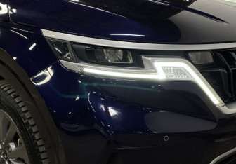 Подержанный автомобиль Kia Carnival 2021 года (9 фото)