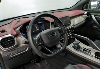 Подержанный автомобиль Geely Coolray 2023 года (13 фото)