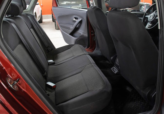 Подержанный автомобиль Volkswagen Polo Sedan 2013 года (12 фото)