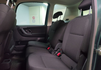 Подержанный автомобиль Skoda Roomster 2011 года (11 фото)