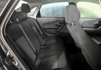 Подержанный автомобиль Volkswagen Polo Sedan 2011 года (10 фото)