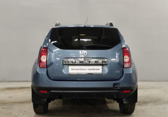 Подержанный автомобиль Renault Duster 2014 года (6 фото)