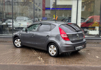 Подержанный автомобиль Hyundai i30 Hatchback 2009 года (6 фото)