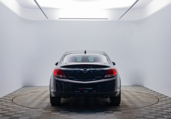 Подержанный автомобиль Opel Insignia Sedan 2013 года (6 фото)