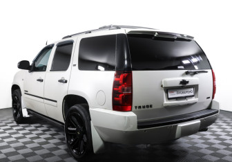 Подержанный автомобиль Chevrolet Tahoe 2012 года (7 фото)