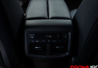 Подержанный автомобиль Mazda CX-9 2017 года (15 фото)