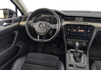Подержанный автомобиль Volkswagen Passat Sedan 2018 года (25 фото)