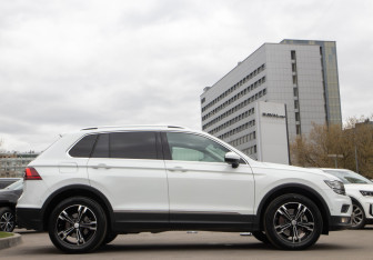 Подержанный автомобиль Volkswagen Tiguan 2018 года (3 фото)