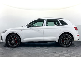 Подержанный автомобиль Audi Q5 2025 года (8 фото)
