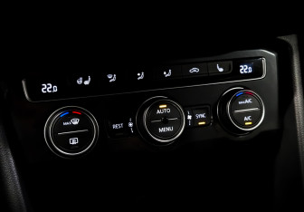 Подержанный автомобиль Volkswagen Tiguan 2020 года (28 фото)