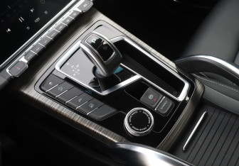 Подержанный автомобиль Geely Atlas Pro 2022 года (15 фото)