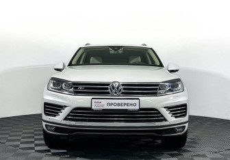 Подержанный автомобиль Volkswagen Touareg 2016 года (2 фото)