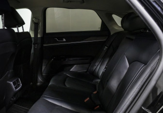 Подержанный автомобиль Kia K5 2020 года (12 фото)