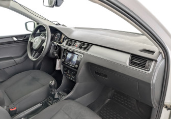 Подержанный автомобиль Skoda Rapid Liftback 2019 года (11 фото)