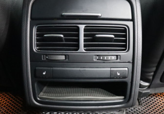 Подержанный автомобиль Volkswagen Touareg 2016 года (23 фото)