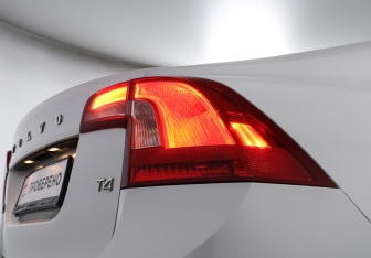 Подержанный автомобиль Volvo S60 2012 года (21 фото)